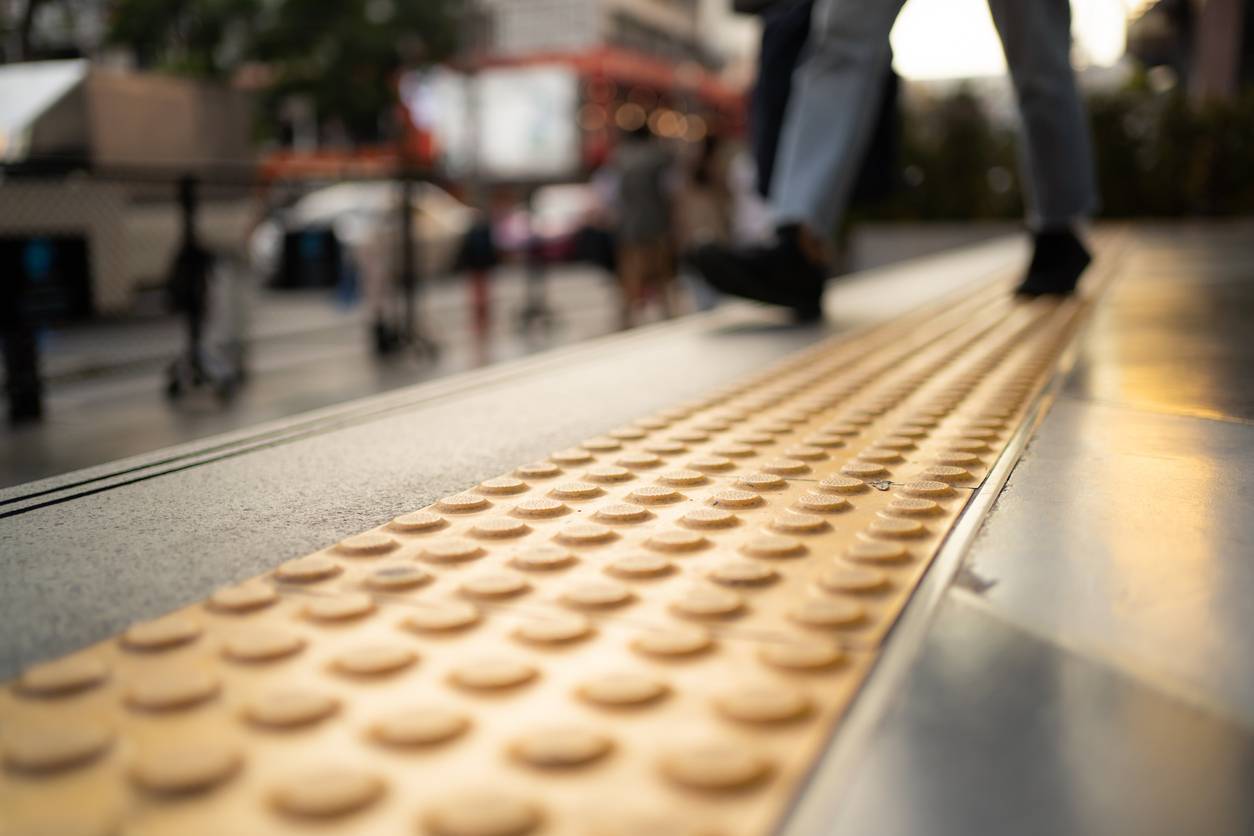 clous podotactiles pour malvoyants