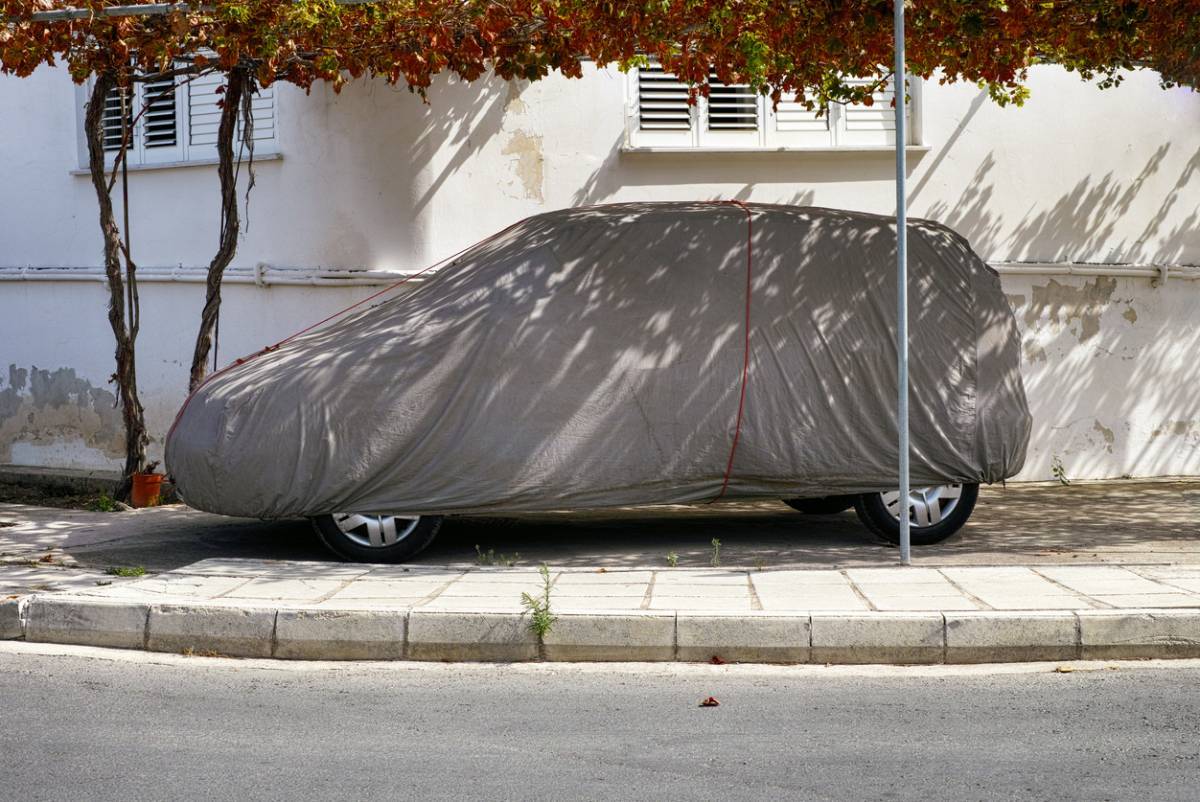 Sable et poussière : comment protéger votre voiture ?