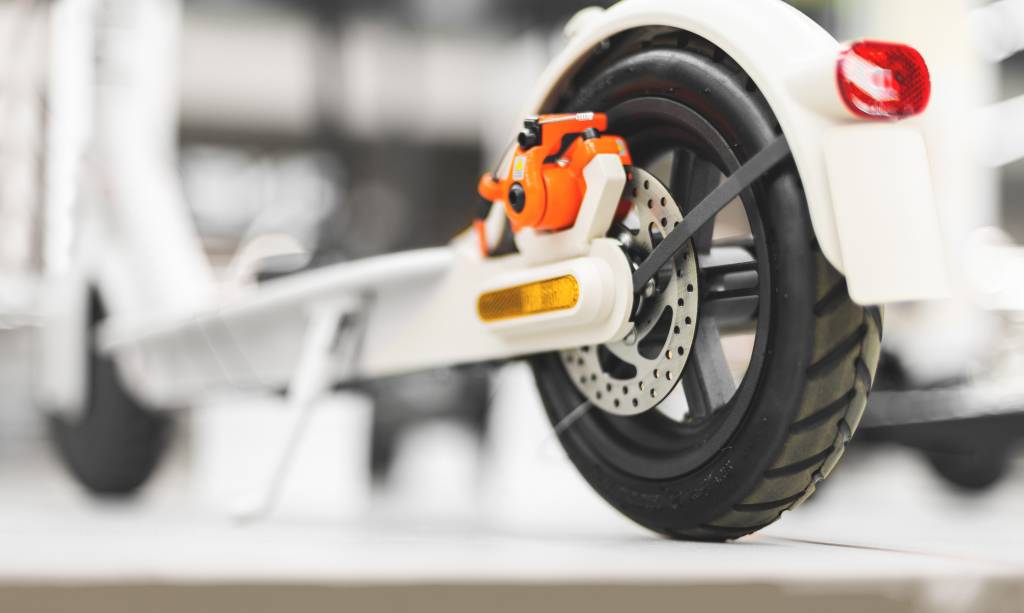 pneu trottinette électrique mobilité verte transport écologique entretien roues réparation pneus