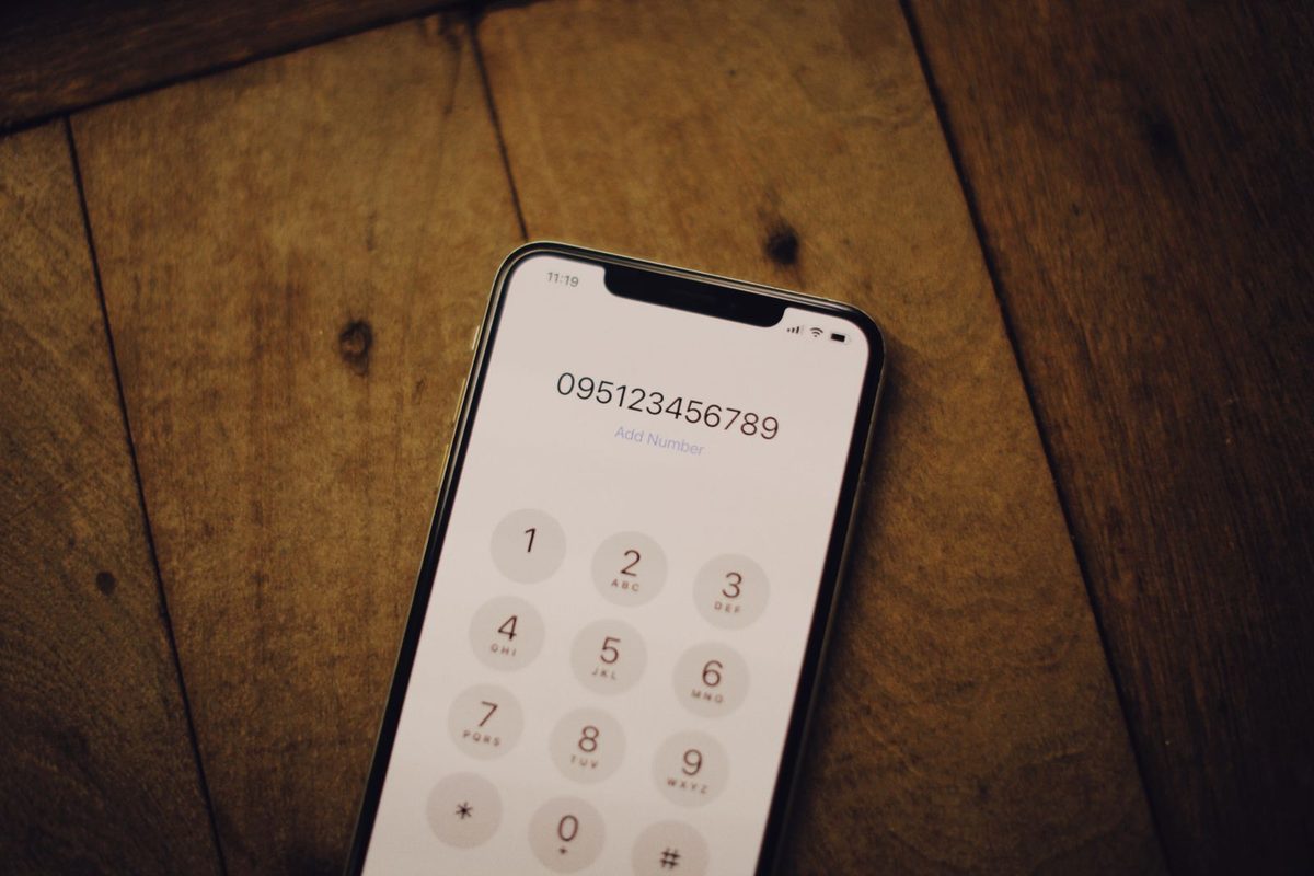 Clavier de composition affiché sur l'écran d'un téléphone