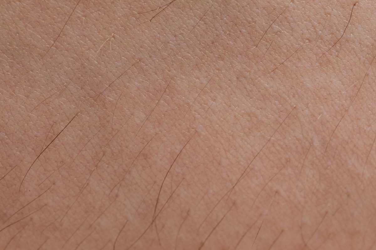 Gros plan sur la peau d'un avant-bras