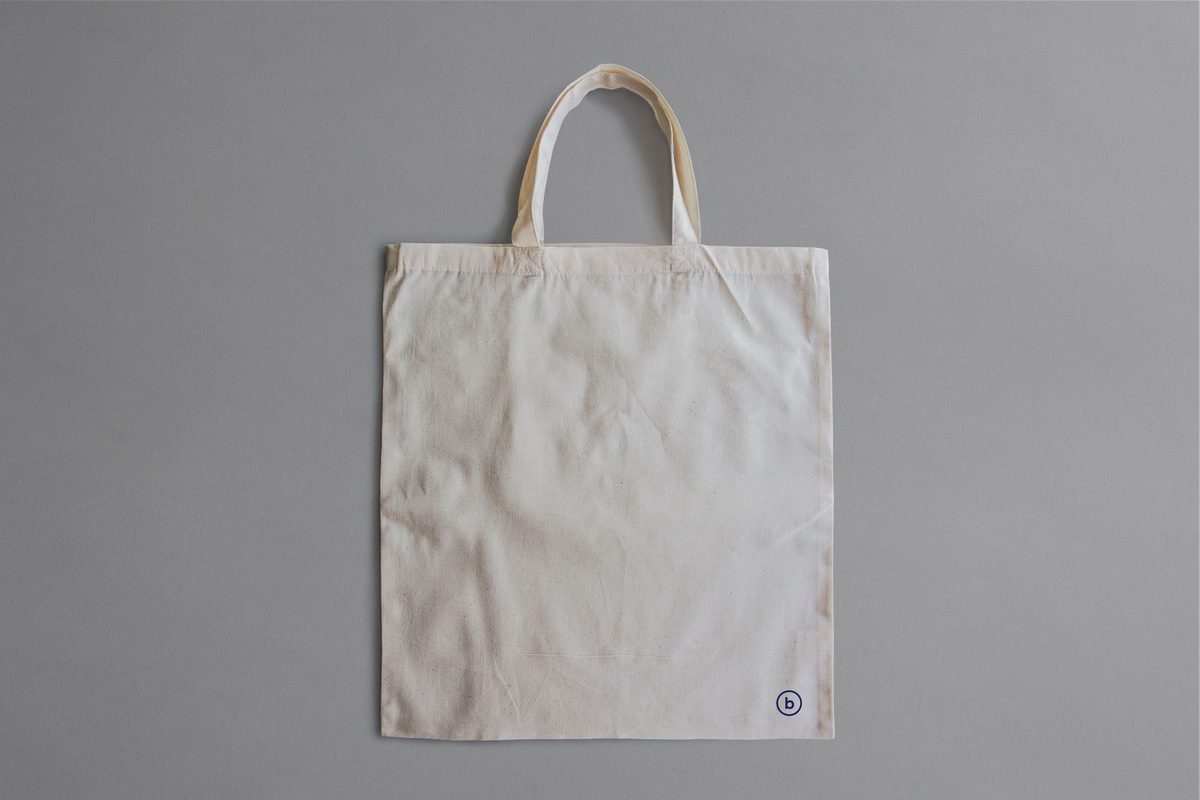Tote bag en toile vierge, prêt à être personnalisé