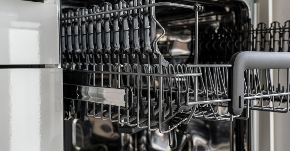 Cuisine moderne propre avec lave-vaisselle
