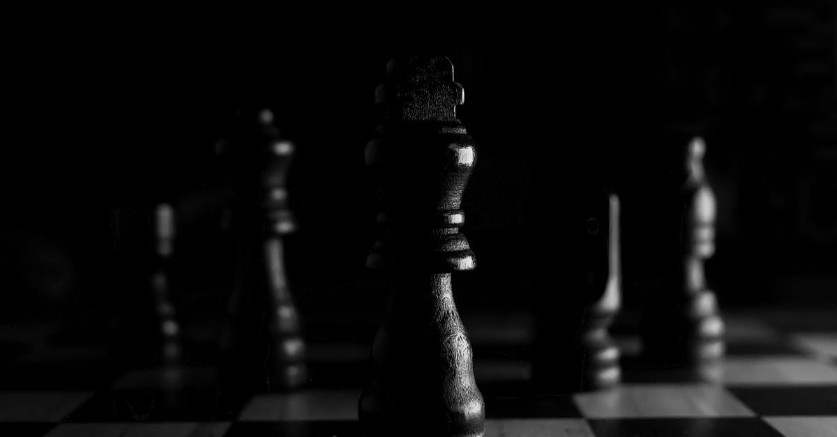Plateau d'échecs avec les pièces en position de départ