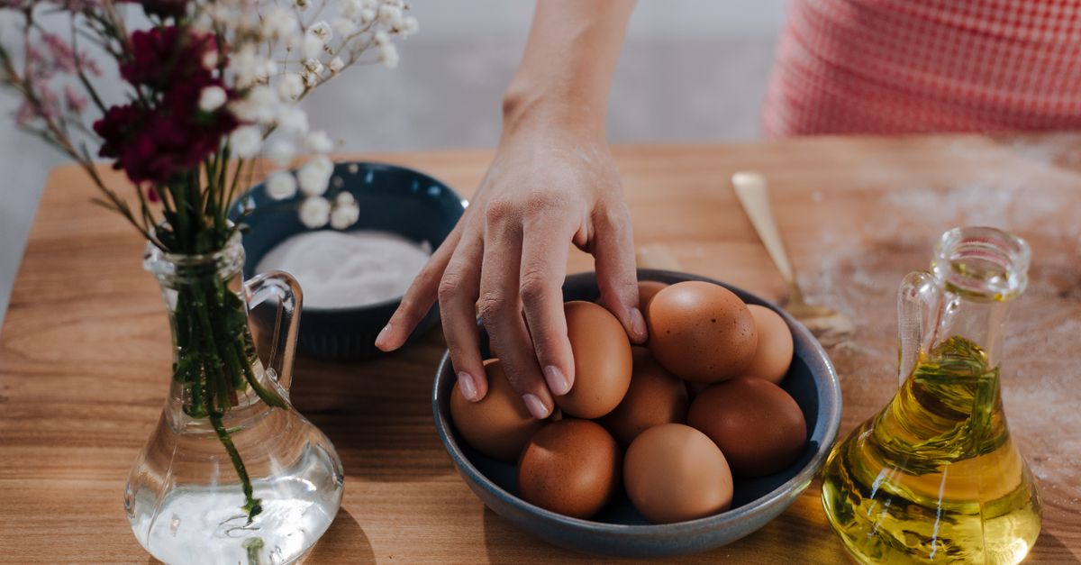 Ingrédients de la mayonnaise sur un plan de travail